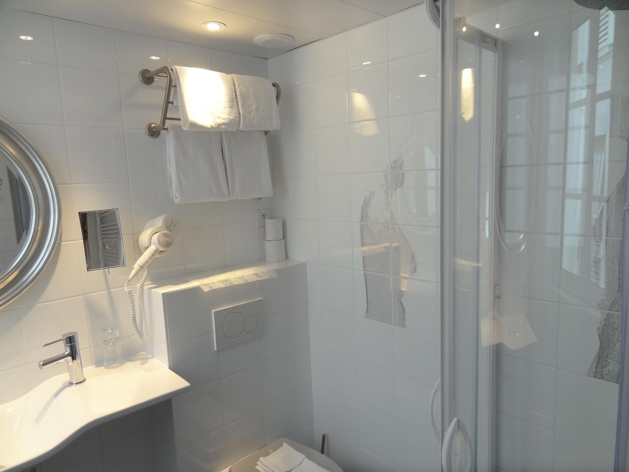 Le Pavillon Hotel Paris