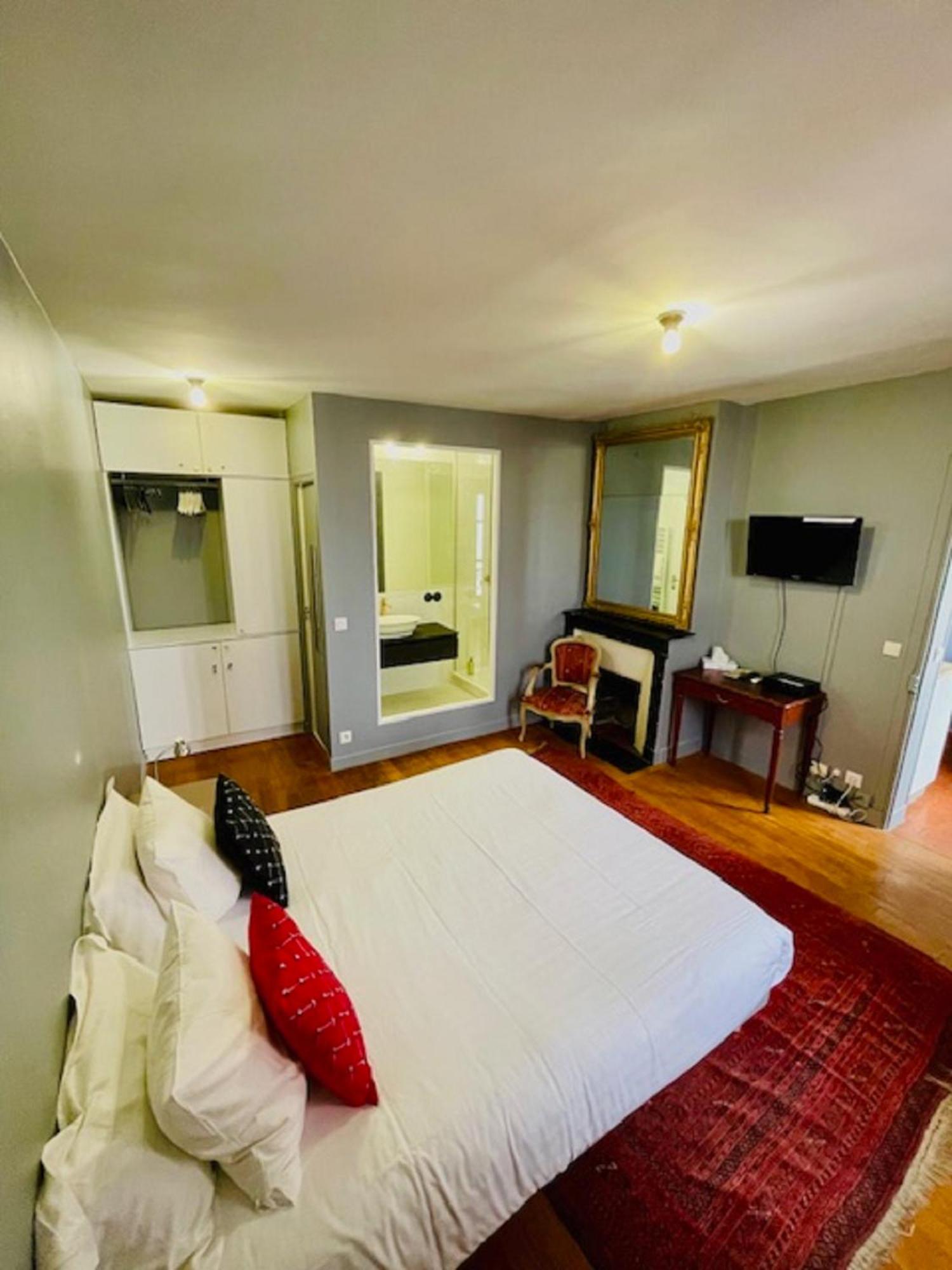 Le Pavillon Hotel Paris